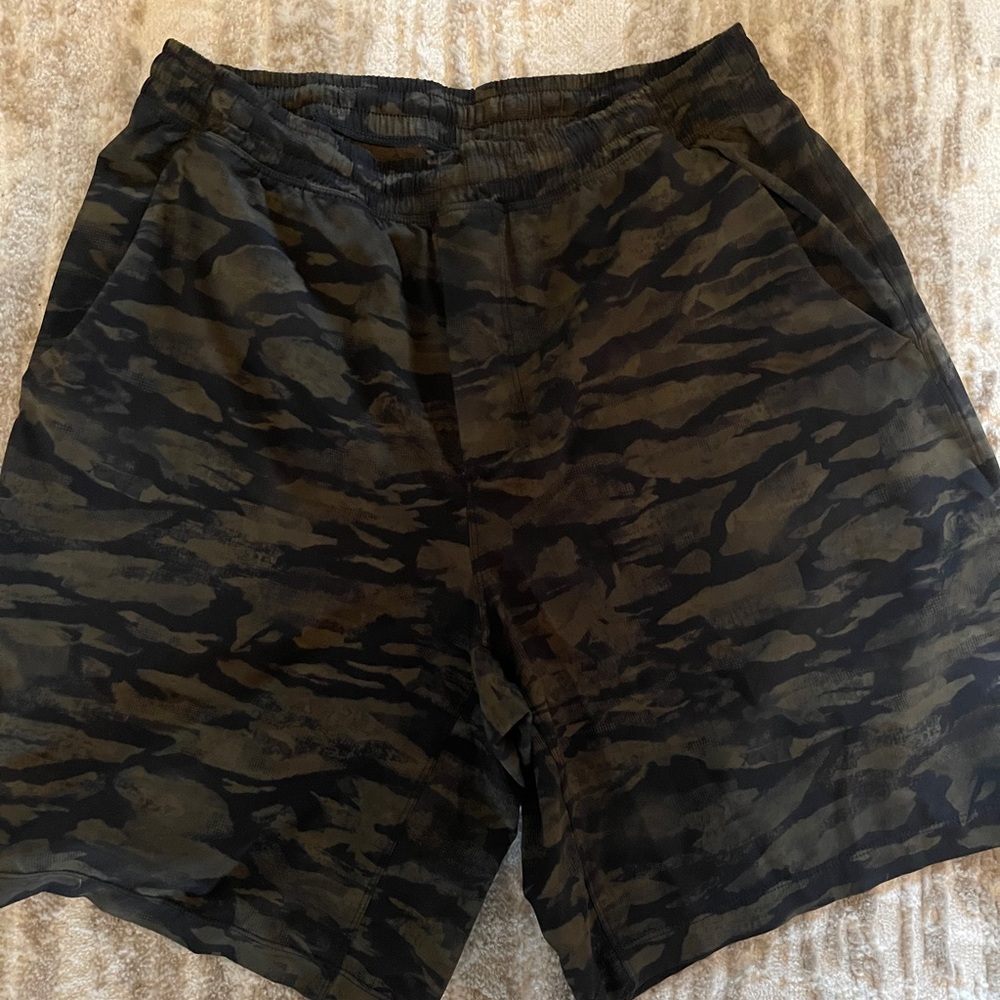 Authentic Lululemon men’s athletic short